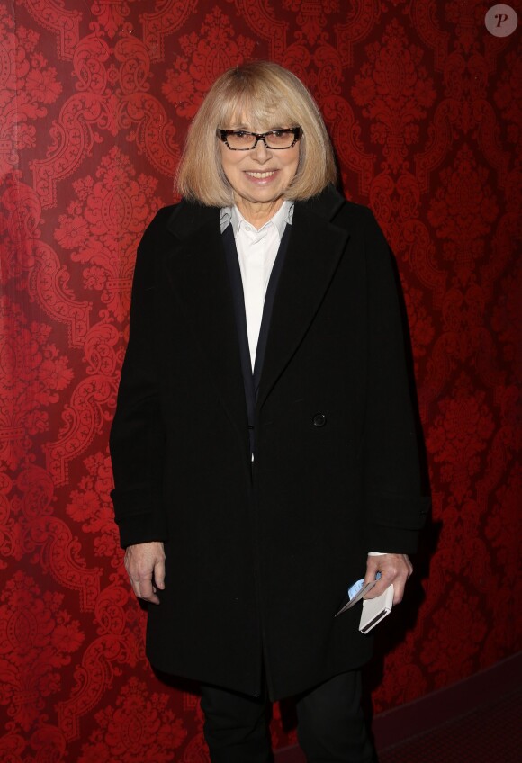 Mireille Darc - Représentation de la pièce de théâtre "Les Grandes Filles" au Théâtre Montparnasse en soutien à l'APREC (l'Alliance Pour la Recherche en Cancérologie) à Paris, le 31 mars 2015.