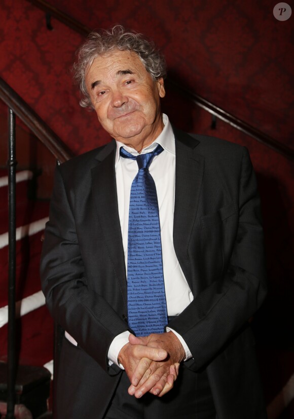 Pierre Perret - Représentation de la pièce de théâtre "Les Grandes Filles" au Théâtre Montparnasse en soutien à l'APREC (l'Alliance Pour la Recherche en Cancérologie) à Paris, le 31 mars 2015.