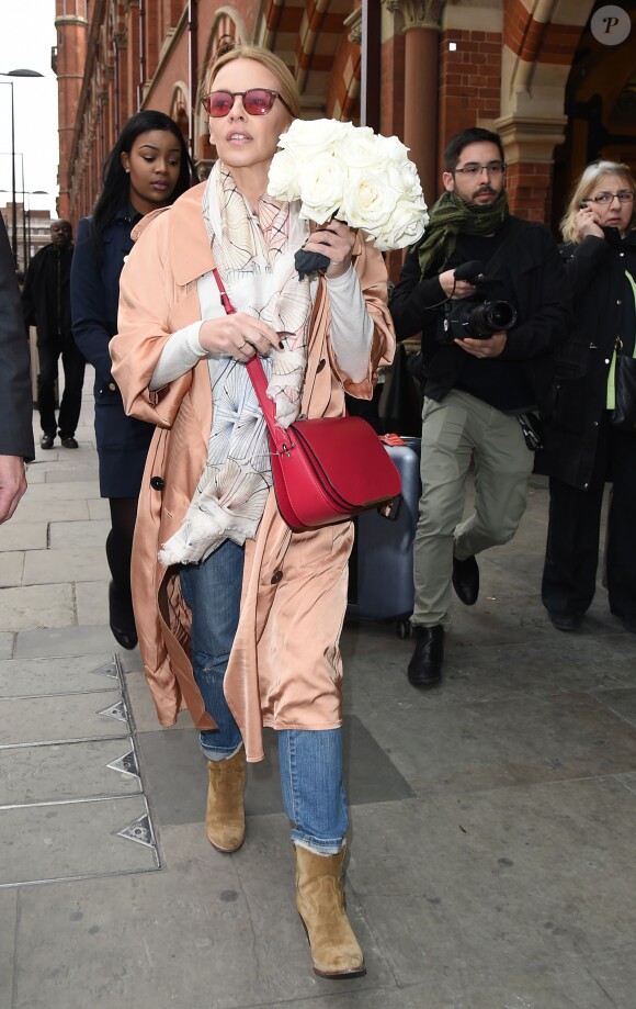 Kylie Minogue à la gare King's Cross à Londres, le 1er avril 2015.