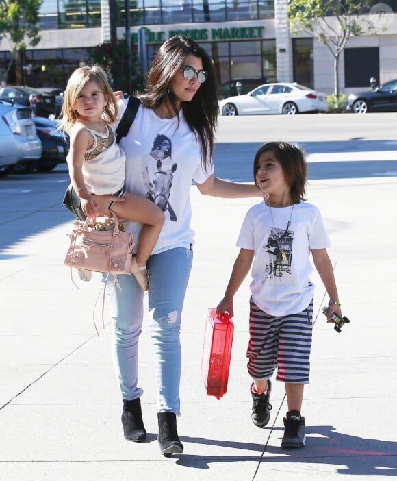 Kourtney Kardashian et ses enfants Penelope et Mason Disick -  le 25 mars 2015.