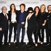 Martin Scorsese, Nancy Shevell, Paul McCartney, Yoko Ono, Olivia Harrison, Barbara Bach et Ringo Starr à l'avant-première du documentaire sur George Harrison, à Londres, le 1er octobre 2011.