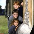 Rupert Grint (Ronald 'Ron' Weasley), Daniel Radcliffe (Harry Potter) &amp; Emma Watson (Hermione Granger) dans Harry Potter &amp; the Sorcerer's Stone en 2001.