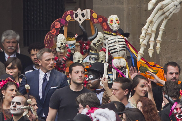 Daniel Craig tourne une séquence de Spectre dans le centre historique de Mexico le 27 mars 2015.