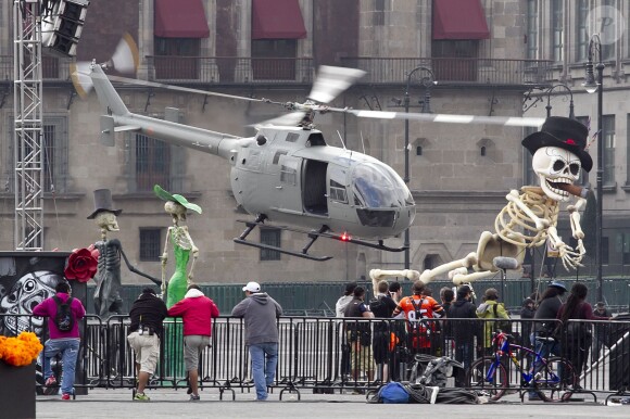 Daniel Craig tourne une séquence de Spectre dans le centre historique de Mexico le 27 mars 2015.
