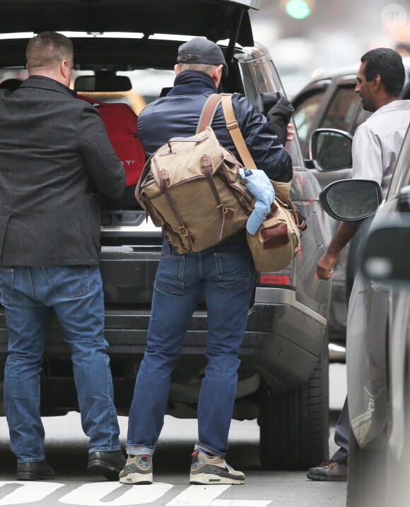 Exclusif - Daniel Craig quitte Mexico après son accident sur le tournage du dernier film James Bond "Spectre". L'acteur devait subir une intervention chirurgicale à New York pendant le week-end de Pâques. Photos prises le 31 mars 2015.