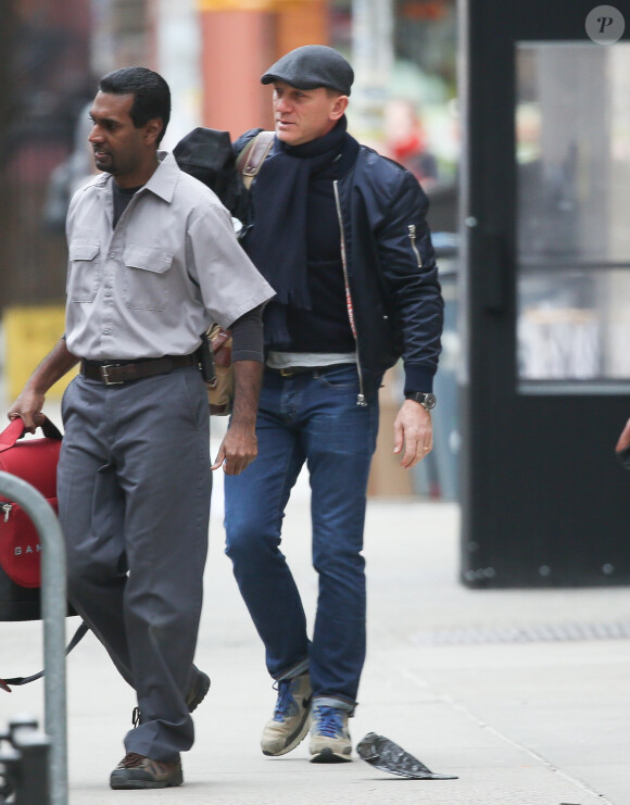 Exclusif - Daniel Craig quitte Mexico après son accident sur le tournage du dernier film James Bond "Spectre". L'acteur devait subir une intervention chirurgicale à New York pendant le week-end de Pâques. Photos prises le 31 mars 2015.