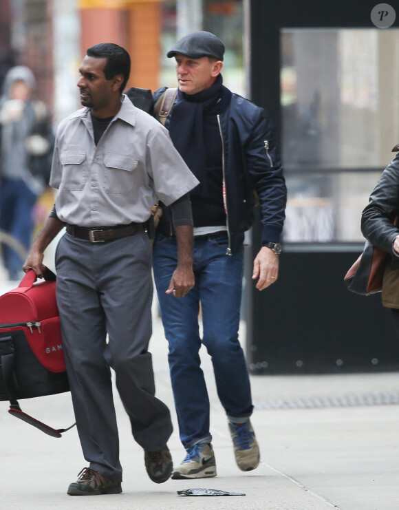 Exclusif - Daniel Craig quitte Mexico après son accident sur le tournage du dernier film James Bond "Spectre". L'acteur devait subir une intervention chirurgicale à New York pendant le week-end de Pâques. Photos prises le 31 mars 2015.