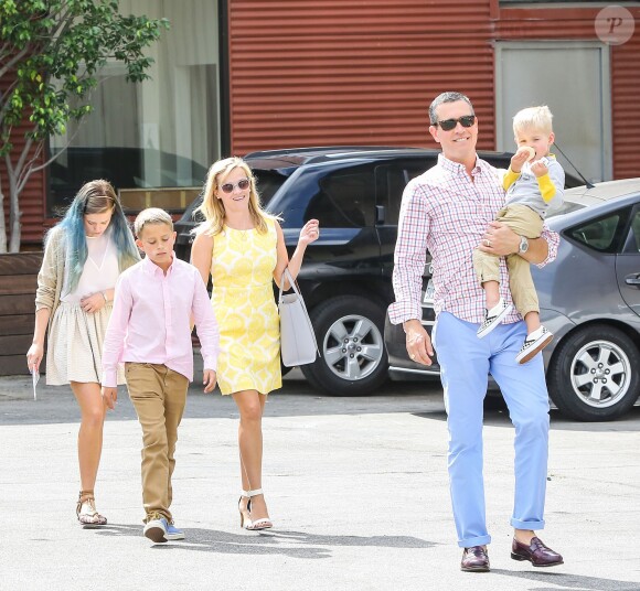 Reese Witherspoon lors du dimanche de Pâques se rend à l'église en famille, à Venice, Los Angels, le 5 avril 2015 