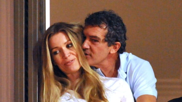 Antonio Banderas : Pâques avec sa jeune chérie... et le fils de Melanie Griffith