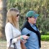Antonio Banderas et sa compagne Nicole Kimpel quittent un restaurant à Marbella le 5 avril 2015.