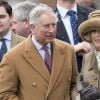 Le prince Charles et Camilla Parker Bowles, duchesse de Cornouailles, lors de la course de moutons (Lamb National) à Ascot le 29 mars 2015.
