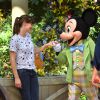 Jennifer Garner s'éclate à Disneyland avec ses enfants Samuel et Seraphina à Anaheim, Los Angeles, le 2 avril 2015.
