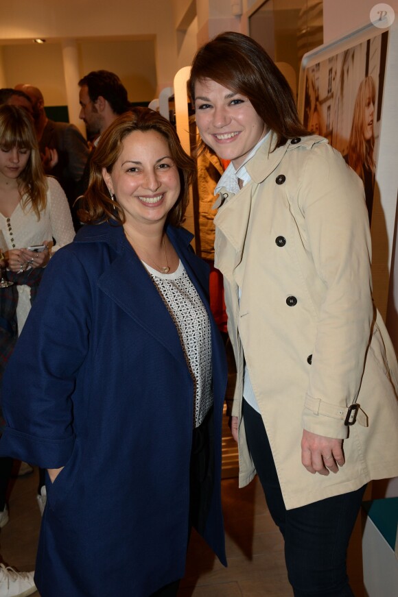 Anne Valérie Hash et Emilie Dequenne lors de l'inauguration du nouveau design éphémère de la boutique Comptoir des cotonniers de Saint-Sulpice à Paris, le 9 avril 2015
