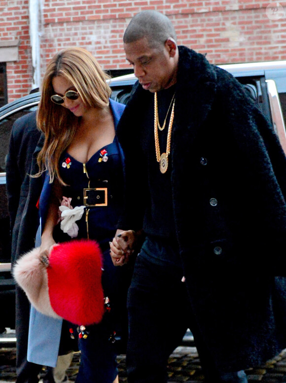 Beyoncé Knowles et son mari Jay-Z sont allés au défilé de mode de Kanye West à New York. Le 12 février 2015  