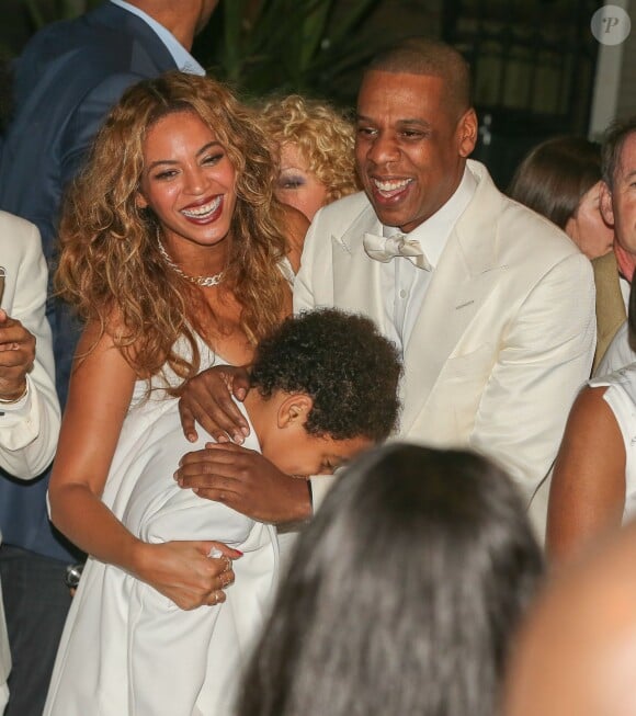 Beyoncé et son mari Jay-Z s'amusent avec Daniel Julez Smith Jr., le fils de Solange Knowles (la soeur de Beyonce) à la fête du mariage de cette dernière et de Alan Ferguson sur le thème de "Mardi Gras" dans le quartier français de la Nouvelle-Orléans, le 16 novembre 2014.  