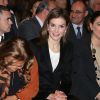 La reine Letizia d'Espagne assurait au nom de sa fille Leonor, princesse des Asturies, la remise du Prix Princesse de Gérone pour la recherche scientifique, le 9 avril 2015 à la résidence étudiante de Madrid.