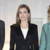 La reine Letizia d'Espagne assurait au nom de sa fille Leonor, princesse des Asturies, la remise du Prix Princesse de Gérone pour la recherche scientifique, le 9 avril 2015 à la résidence étudiante de Madrid.