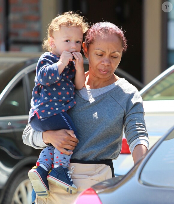 Apollo, le fils de Gwen Stefani - Gwen Stefani se rend dans un cabinet d'acupuncture à Los Angeles. Le 8 avril 2015 