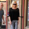 Gwen Stefani se rend à un centre d'acupuncture à Los Angeles, le 3 avril, 2015. Après avoir reçu une menace, Gwen Stefani est accompagnée d'un nouveau garde du corps. 