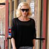 Gwen Stefani se rend à un centre d'acupuncture à Los Angeles, le 3 avril, 2015. Après avoir reçu une menace, Gwen Stefani est accompagnée d'un nouveau garde du corps. 