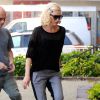 Gwen Stefani se rend à un centre d'acupuncture à Los Angeles, le 3 avril, 2015. Après avoir reçu une menace, Gwen Stefani est accompagnée d'un nouveau garde du corps.