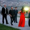 Kim Kardashian, son mari Kanye West et sa soeur Khloe Kardahian visitent, accompagnés de leurs cousines Kourtni et Kara, le mémorial du génocide, pour commémorer le 100ème anniversaire du génocide arménien, à Erevan, le 10 avril 2015, lors de leur voyage dans leur pays d'origine.