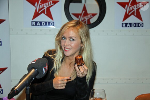 Exclusif - Enora Malagré - L'équipe de l'émission "Enora Le Soir" de Virgin Radio en direct et en public à la Brasserie Bordelaise de Bordeaux le 13 novembre 2014.