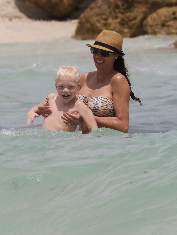 Lilly Becker, l'épouse de Boris Becker, et son fils Amadeus à Miami, le 12 avril 2015