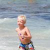 Lilly Becker, l'épouse de Boris Becker, profitait du soleil et de la plage de l'hôtel Marriott de Miami avec son fils Amadeus, le 12 avril 2015