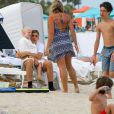  Lilly Becker, l'épouse de Boris Becker, profitait du soleil et de la plage de l'hôtel Marriott de Miami avec son fils Amadeus et le frère de celui-ci, Elias, le 12 avril 2015 