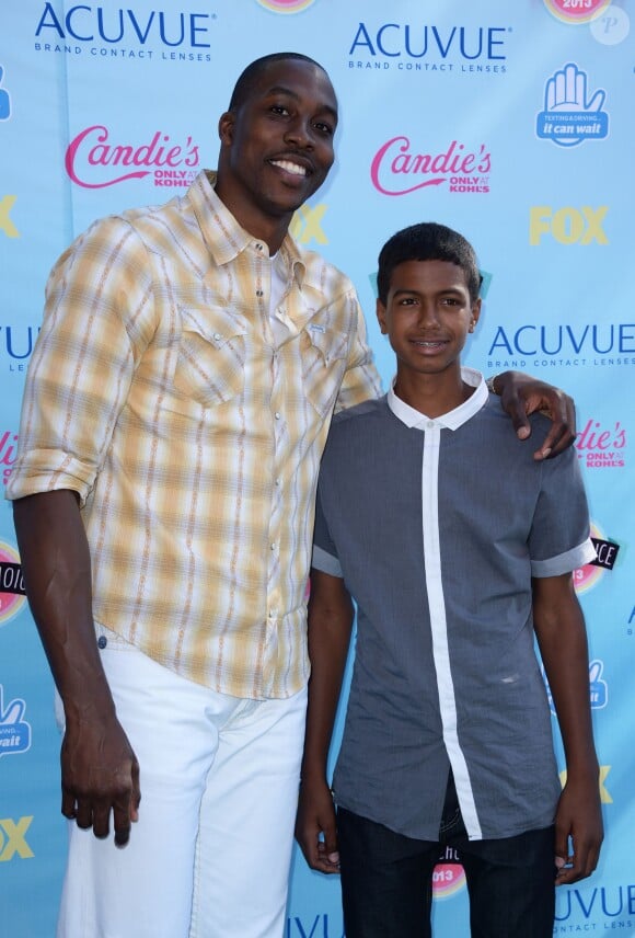 Dwight Howard et son fils Braylon, lors des Teen Choice Awards 2013 au Gibson Amphitheatre de Los Angeles, le 11 août 2013