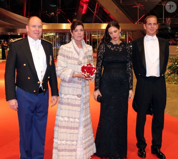 Le prince Albert II de Monaco et la princesse Caroline de Hanovre avec Andrea Casiraghi et de son épouse Tatiana Santo Domingo, alors enceinte de leur fille India, le 19 novembre 2014 à Monaco lors du gala de la Fête nationale monégasque.
