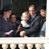 La princesse Caroline de Hanovre avec son fils aîné Andrea Casiraghi, son épouse Tatiana Santo Domingo et leur fils Sacha au balcon du palais princier à Monaco le 19 novembre 2014 lors de la Fête nationale monégasque. Le couple a eu son deuxième enfant, une fille prénommée India, le 12 avril 2015.
