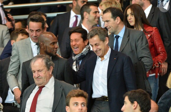 Nicolas Sarkozy et Monica Bellucci lors de la rencontre entre le Paris Saint-Germain et le FC Barcelone en quart de finale de la Ligue des champions, le 15 avril 2015 au Parc des Princes à Paris