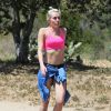 Semi-exclusif - Miley Cyrus fait de la randonnée avec des amis à Los Angeles, le 16 avril 2015. 