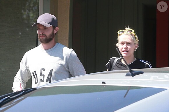 Patrick Schwarzenegger et sa petite amie la chanteuse Miley Cyrus sont allés déjeuner à Sherman Oaks, le 2 avril 2015