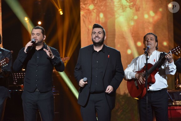 Exclusif - Exclusif - Chico Bouchikhi et ses Gypsies se sont produits avec Laurent Ournac lors de l'émission La Télé Chante Pour le Sidaction aux théâtre des Folies Bergère à Paris, en mars 2015.