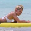 Ava Sambora, la fille d'Heather Locklear passe quelques jours de vacances avec son père Richie Sambora et sa mère en Polynésie Française, à Bora Bora. Du 2 au 5 avril 2015