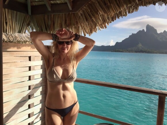 Heather Locklear passe quelques jours de vacances avec son ex-mari Richie Sambora et leur fille Ava en Polynésie Française, à Bora Bora. Du 2 au 5 avril 2015