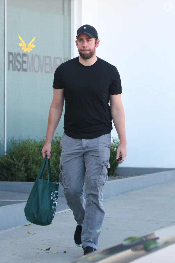 John Krasinski à la sortie de son cours de gym à West Hollywood, le 6 janvier 2015.