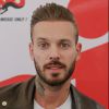 Matt Pokora (M. Pokora) signe des autographes à ses nombreux fans en arrivant dans les studios de la radio NRJ, pour une émission exceptionnelle en public depuis la brasserie La Chicorée, à l'occasion de sa série de trois concerts au Zénith de Lille. Le 17 avril 2015