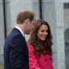 Kate Middleton, enceinte, et son mari le prince William le 27 mars 2015 dans le sud de Londres lors de la dernière mission de la duchesse avant son accouchement.