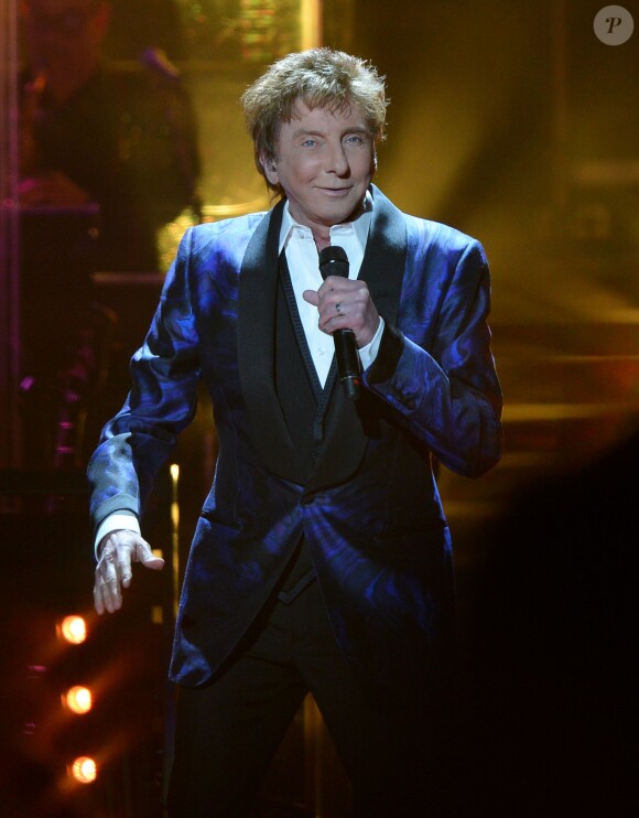 Barry Manilow lors de son concert au "Staples Center" à Los Angeles, le 14 avril 2015