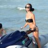Exclusif - Lisa Opie profite d'un après-midi ensoleillé sur une plage de Miami, le 19 avril 2015.