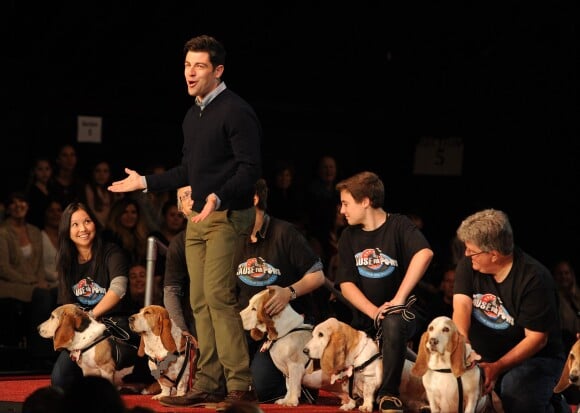 Max Greenfield (New Girl) lors de Cause For Paws: An All-Star Dog Spectacular sur la Fox en novembre 2014