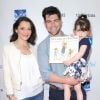 Max Greenfield (New Girl), sa femme Tess Sanchez et leur fille Lilly lors du lancement d'un livre jeunesse à Los Angeles le 27 avril 2014
