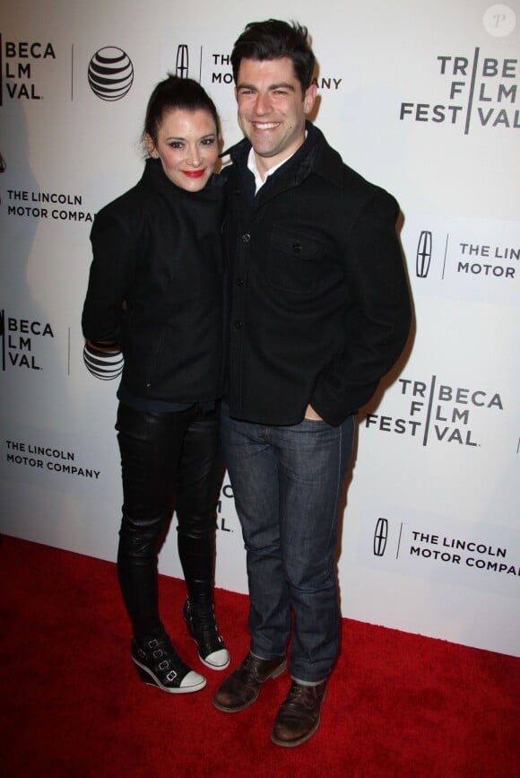Max Greenfield (New Girl) et son épouse Tess Sanchez lors de la première du film About Alex à New York le 17 avril 2014