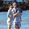 Max Greenfield (New Girl) et son épouse Tess Sanchez en vacances à Hawaï avec leur fille Lilly fin décembre 2013