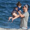 Max Greenfield (New Girl) en vacances à Hawaï avec sa fille Lilly fin décembre 2013