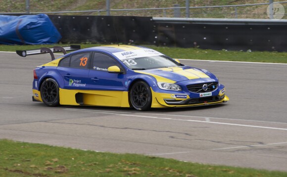 Le prince Carl Philip de Suède dévoilait le 24 avril 2015, lors d'une rencontre avec ses coéquipiers du team Volvo Polestar avec la presse au circuit de Knutstorp, les ajouts faits sur la carrosserie de sa voiture, qui porte désormais les logos de Childhood, fondation de sa mère la reine Silvia et sa soeur la princesse Madeleine, et Project Playground, association de sa fiancée Sofia Hellqvist.